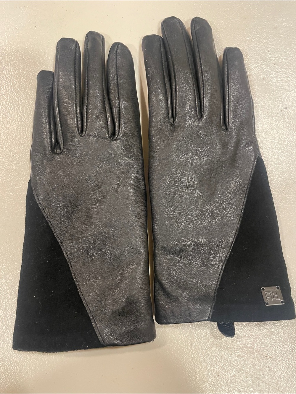 Kenneth Cole Reaction Black Leather and Suede Gloves with Logo Plaque